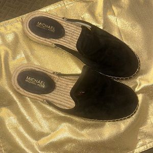 Brand new excellent condition.michael kors clacksuede slides size6M
